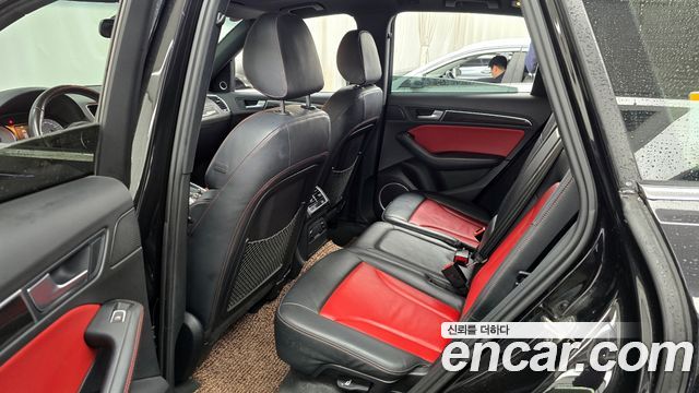 Audi SQ5 2015 — photo 11