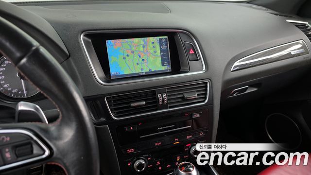 Audi SQ5 2015 — photo 14