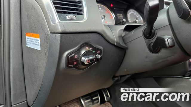 Audi SQ5 2015 — photo 16