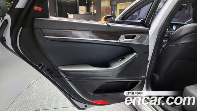 Genesis G80 2019 — photo 15