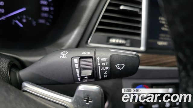Genesis G80 2018 — photo 16