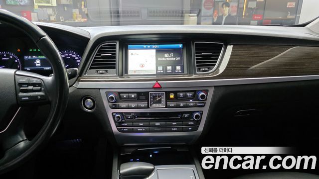 Genesis G80 2018 — photo 20