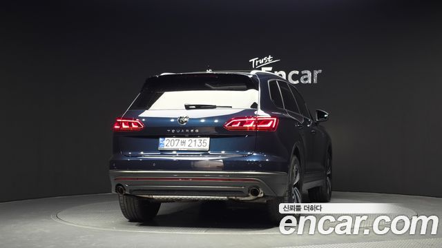 Volkswagen Touareg 2023 — photo 4