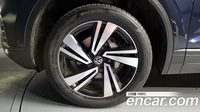 Volkswagen Touareg 2023 — photo 5