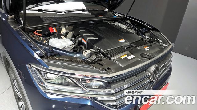 Volkswagen Touareg 2023 — photo 6