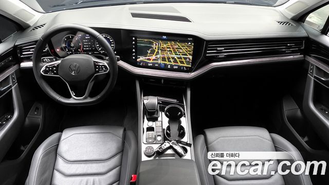 Volkswagen Touareg 2023 — photo 10