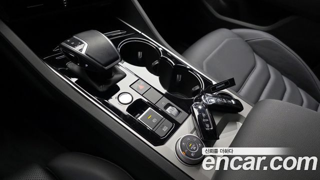 Volkswagen Touareg 2023 — photo 12