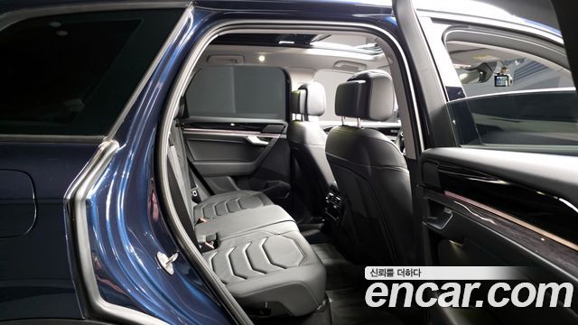 Volkswagen Touareg 2023 — photo 17