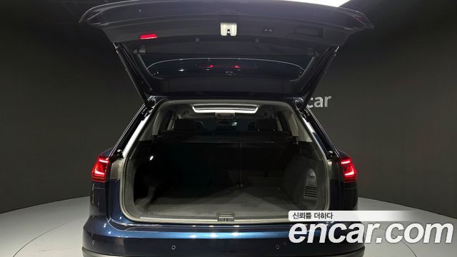 Volkswagen Touareg 2023 — photo 25