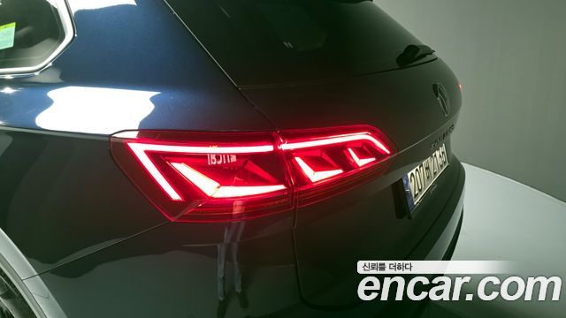 Volkswagen Touareg 2023 — photo 9