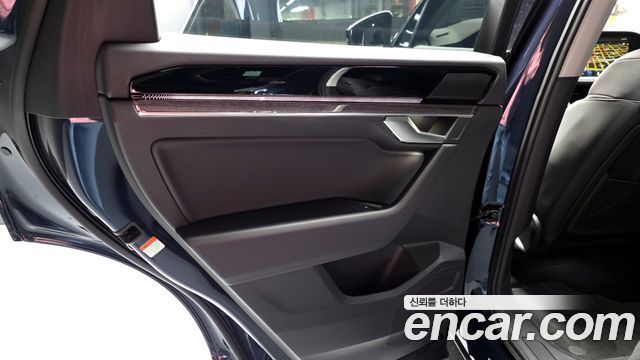 Volkswagen Touareg 2023 — photo 15
