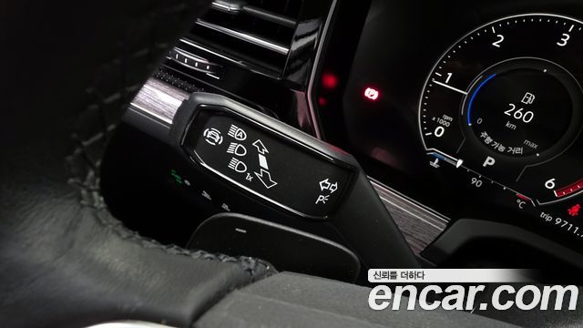 Volkswagen Touareg 2023 — photo 29