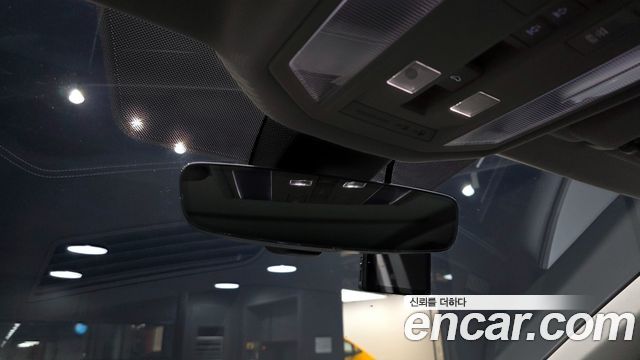 Volkswagen Touareg 2023 — photo 31