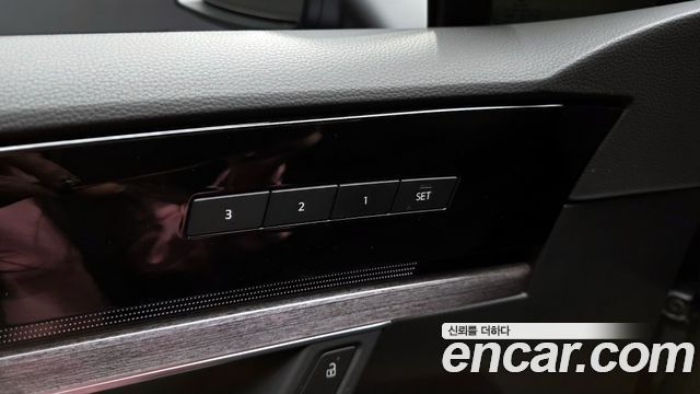 Volkswagen Touareg 2023 — photo 32