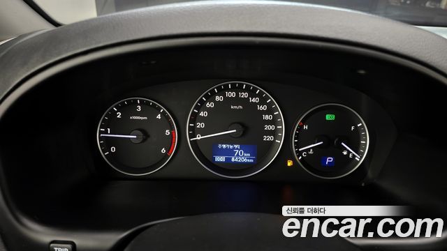 Hyundai Starex 2021 — photo 11