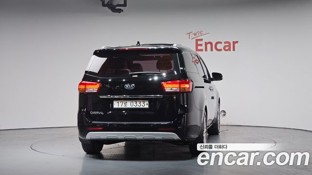 Kia Canival 2017 — photo 4