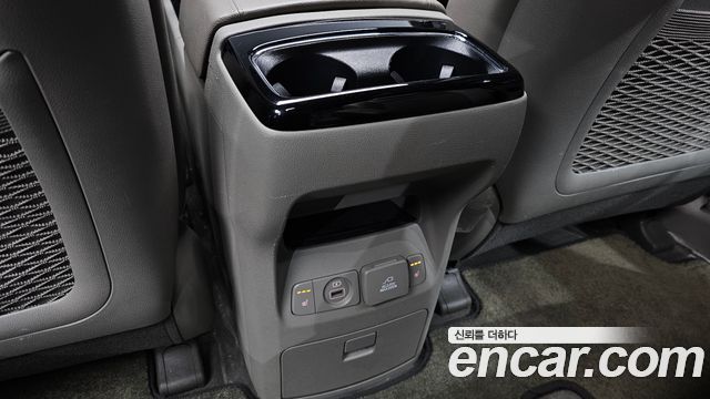 Kia Canival 2017 — photo 25