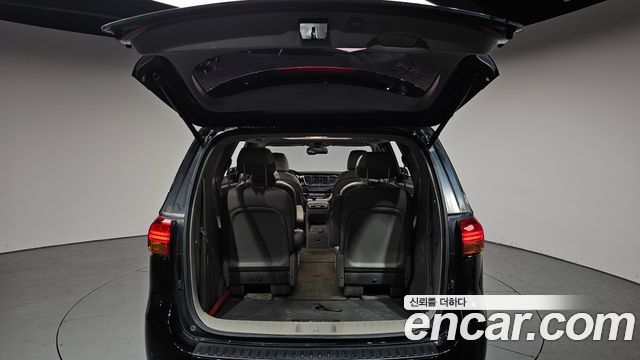 Kia Canival 2017 — photo 26