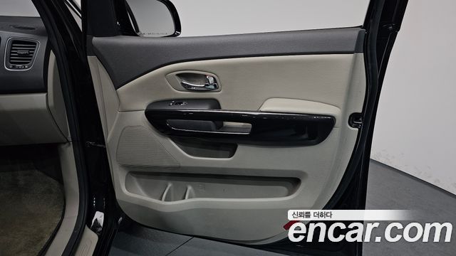 Kia Canival 2017 — photo 15