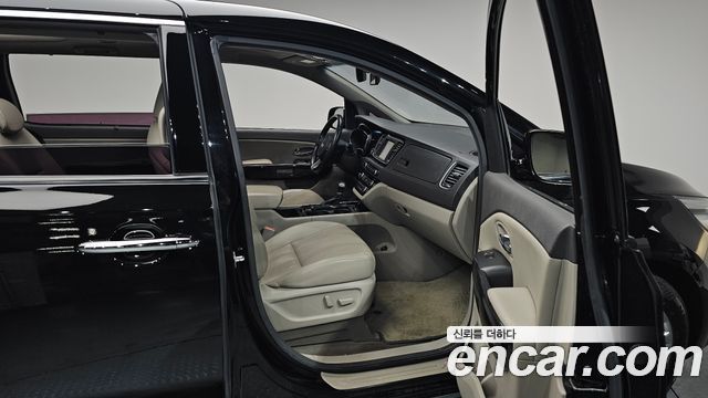 Kia Canival 2017 — photo 16