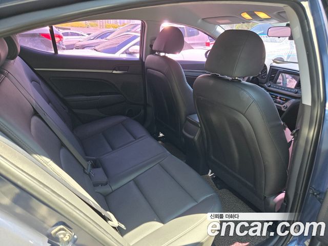 Hyundai AVANTE 2017 — photo 9