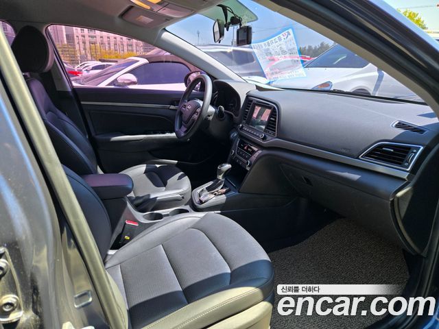 Hyundai AVANTE 2017 — photo 11