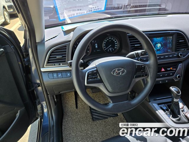 Hyundai AVANTE 2017 — photo 13