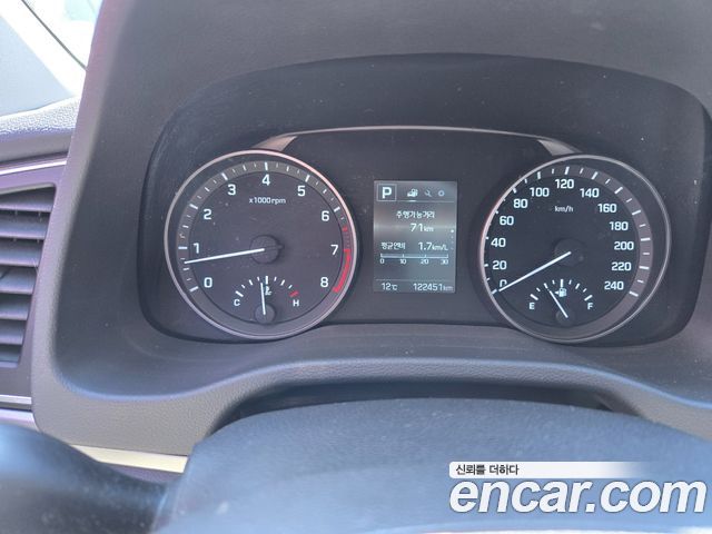 Hyundai AVANTE 2017 — photo 15