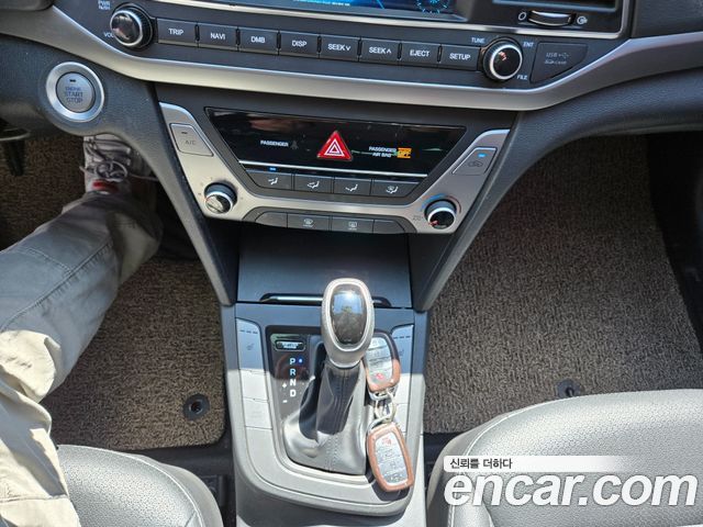 Hyundai AVANTE 2017 — photo 16