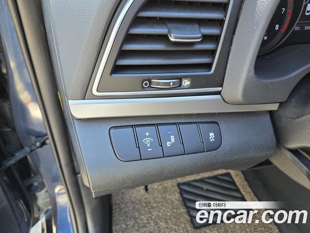 Hyundai AVANTE 2017 — photo 17