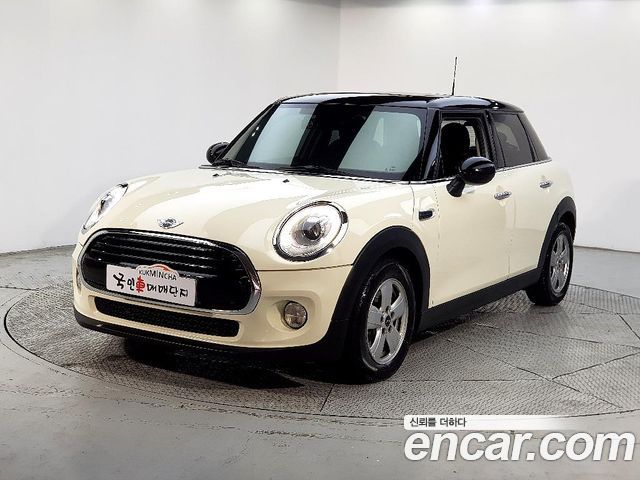 Mini Cooper 2016 — photo 1