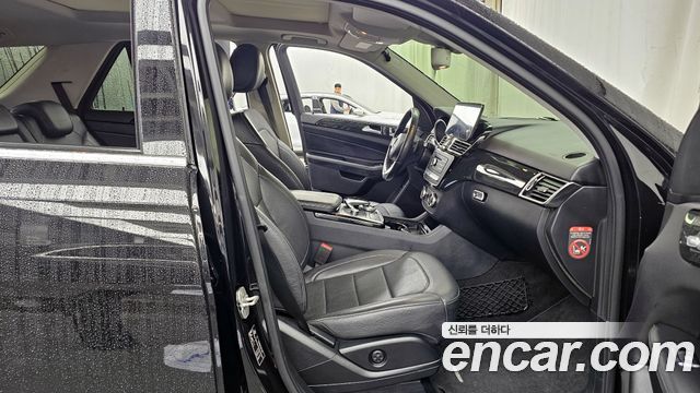 Mercedes-Benz GLE-Class 2017 — photo 11