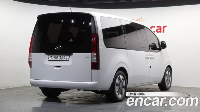 Hyundai Staria 2022 — photo 2
