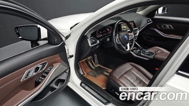 BMW 3-Series 2020 — photo 10
