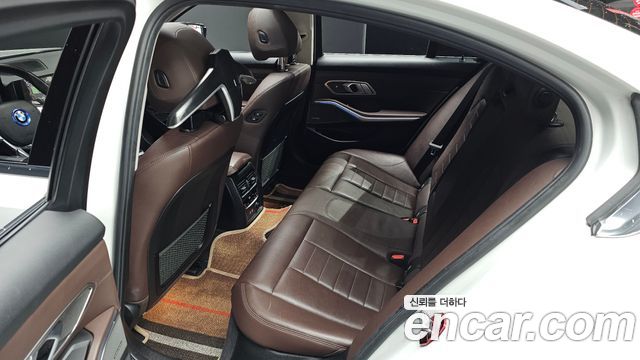 BMW 3-Series 2020 — photo 11