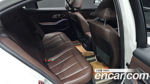 BMW 3-Series 2020 — photo 12