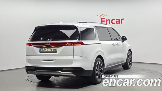 Kia Canival 2023 — photo 2
