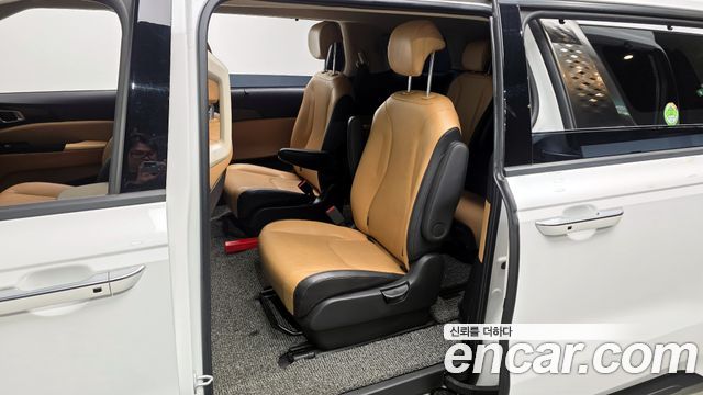 Kia Canival 2023 — photo 18