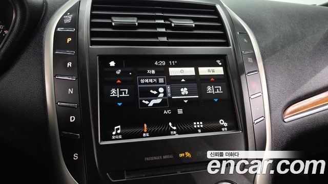 Lincoln MKC 2018 — photo 32