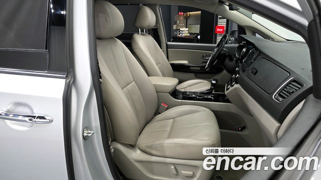Kia Canival 2019 — photo 16