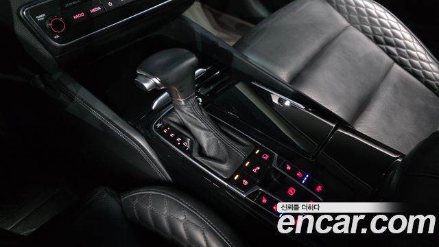 Kia K7 2018 — photo 12
