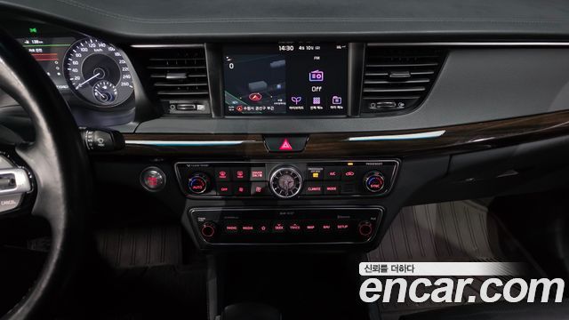 Kia K7 2018 — photo 20