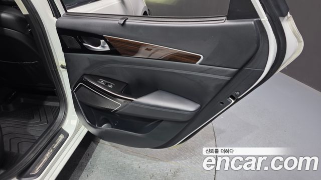 Kia K7 2018 — photo 15