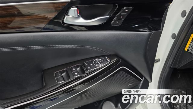 Kia K7 2018 — photo 35