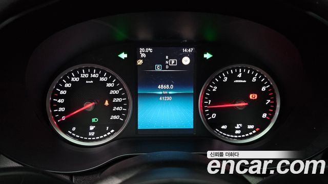 Mercedes-Benz C-Class 2020 — photo 11