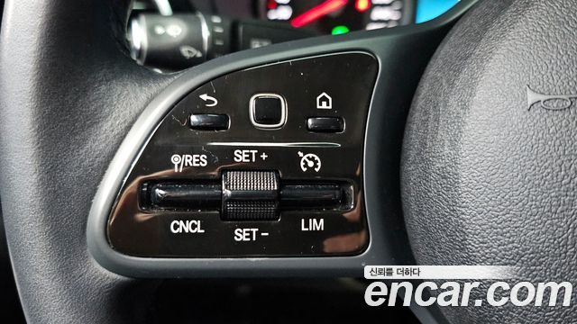 Mercedes-Benz C-Class 2020 — photo 19