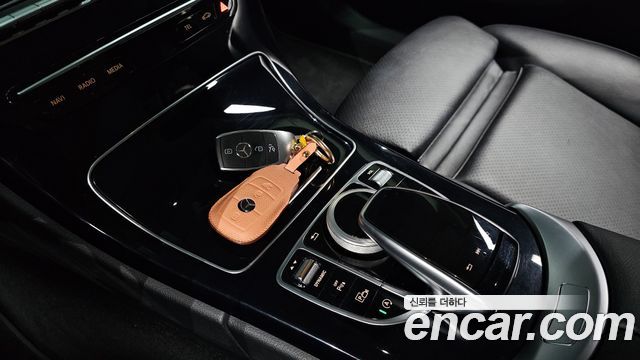 Mercedes-Benz C-Class 2020 — photo 23