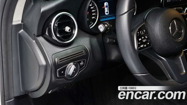Mercedes-Benz C-Class 2020 — photo 24