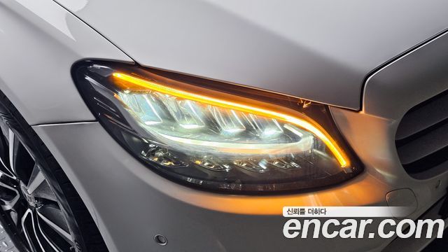 Mercedes-Benz C-Class 2020 — photo 8