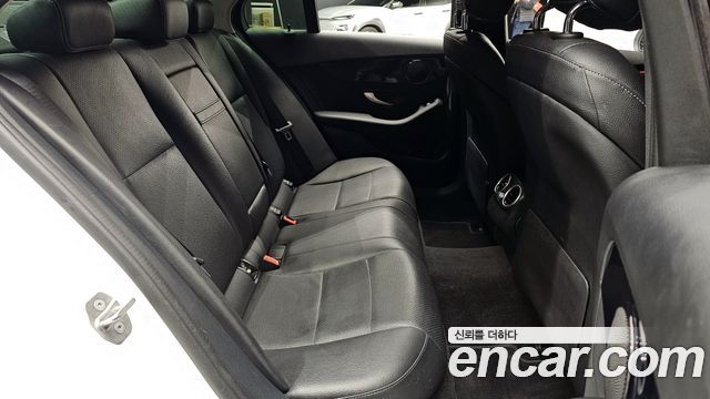 Mercedes-Benz C-Class 2020 — photo 29